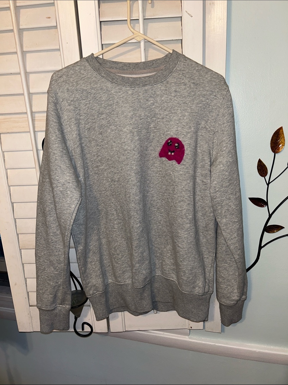Goodfellow & Co Gray Crewneck Sweatshirt with Pink Embroidered Patch